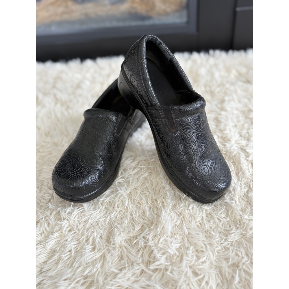 Womens Yuu Bethany Black‎ Leather Embossed Slip On Comfort Work Clogs Shoes 9